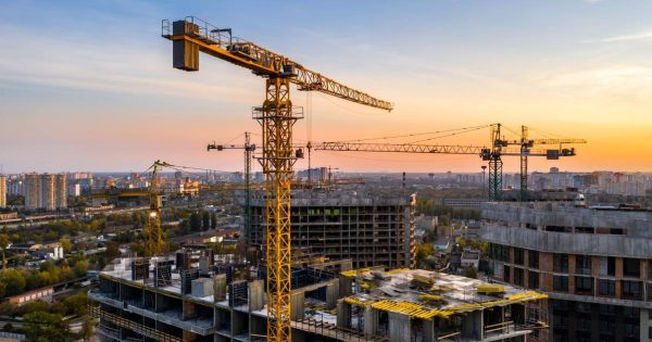 Construction crane